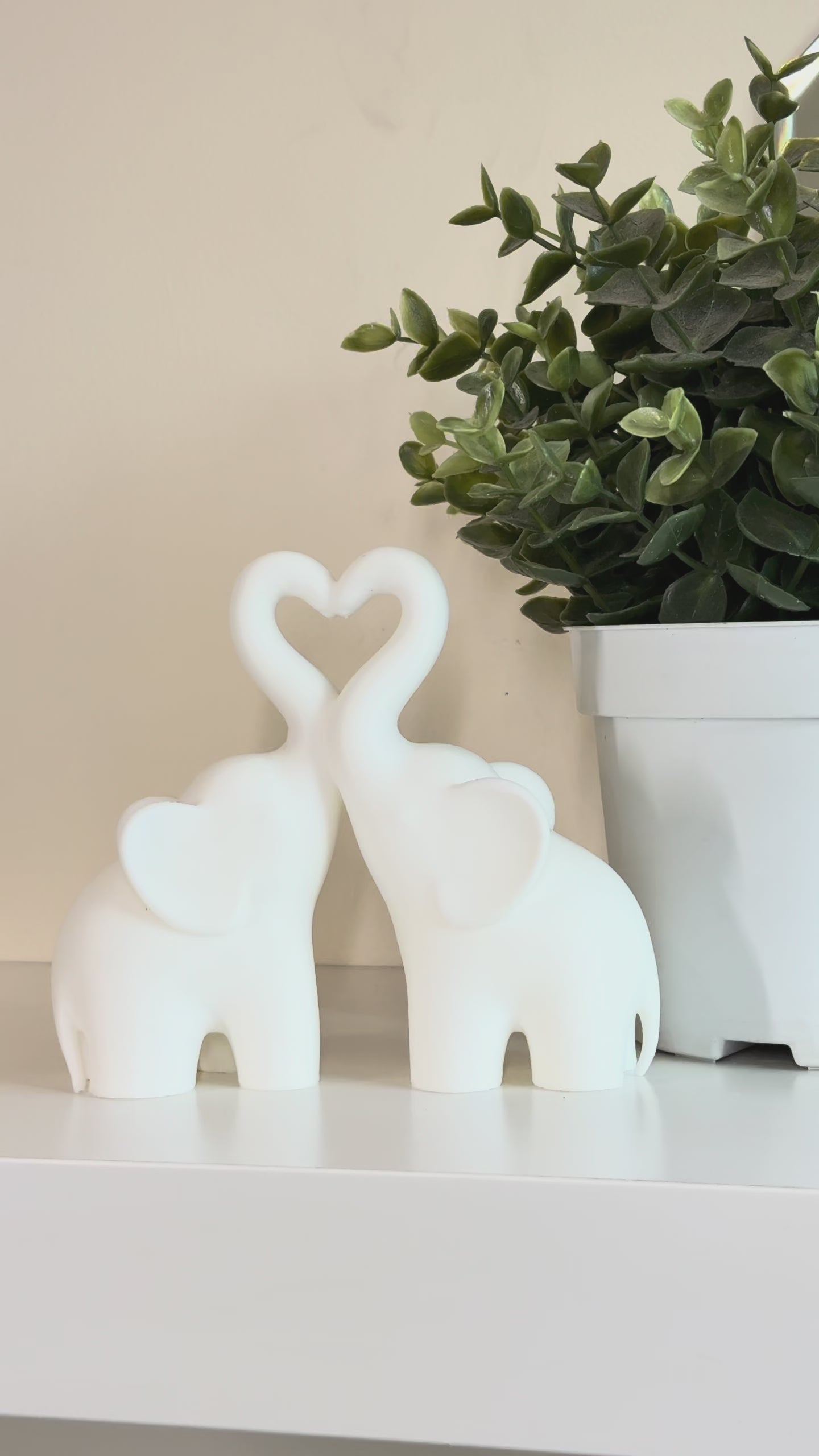 Elephant Couple – Decorative Heart Trunk Figurine